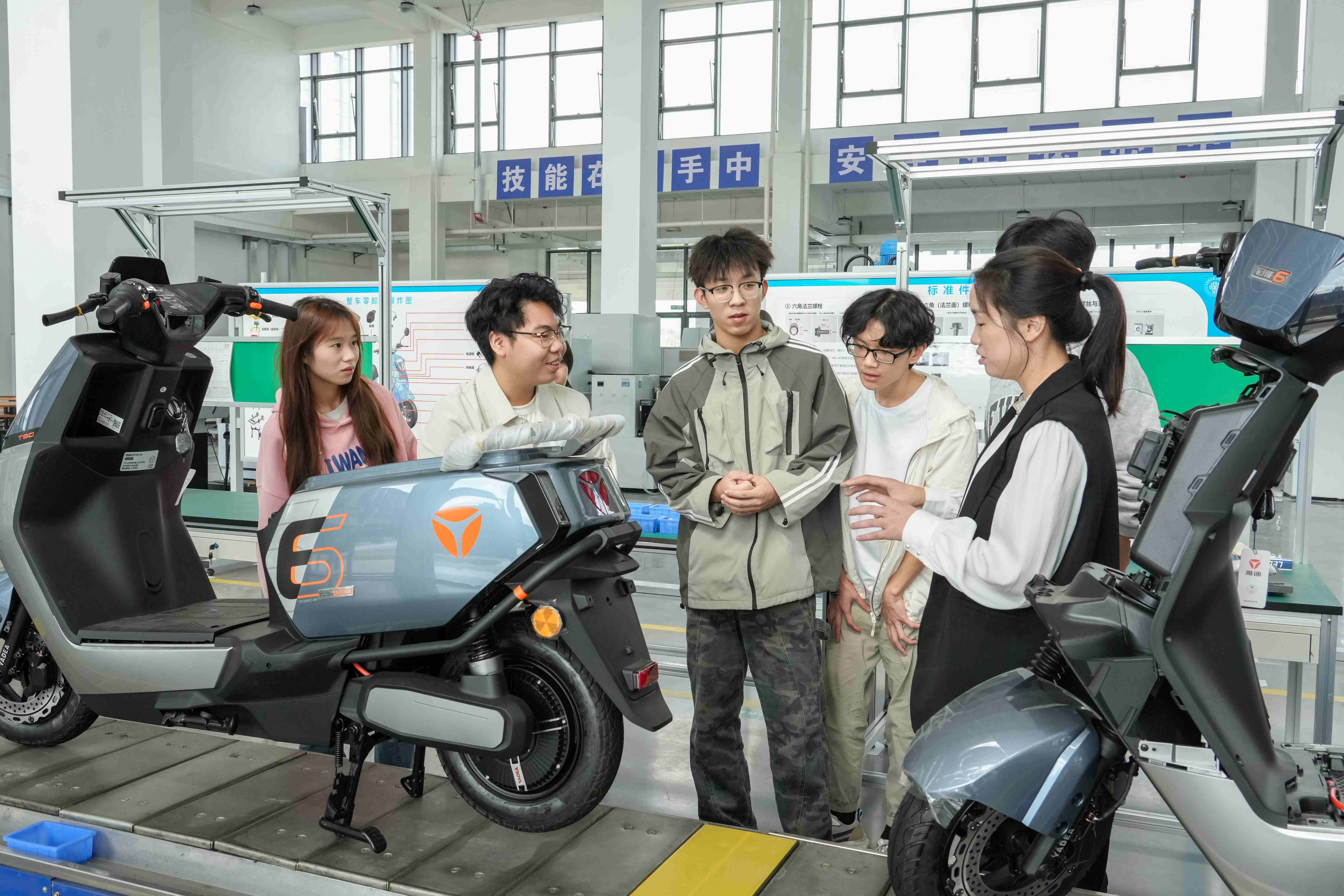 【渝西都市报】现代制造业人才摇篮——走进开云在线登录app入口