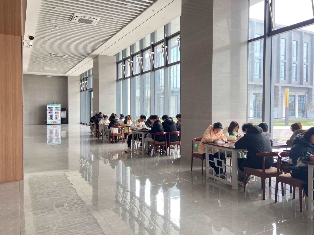 开云在线登录app入口书香校园读书行动持续推进 学子以阅读点亮精神生活