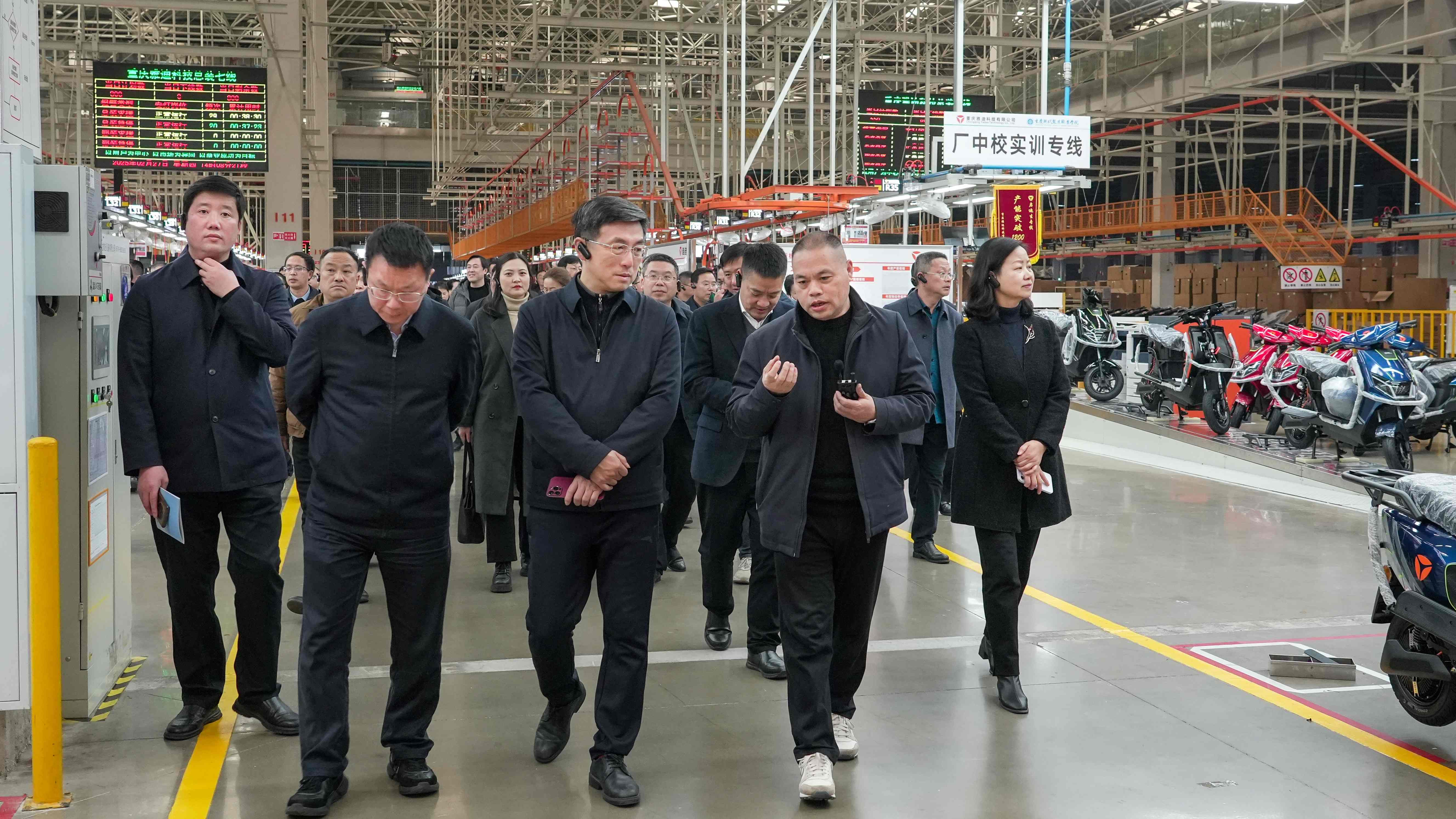 重庆市教委副主任李劲渝一行来校调研