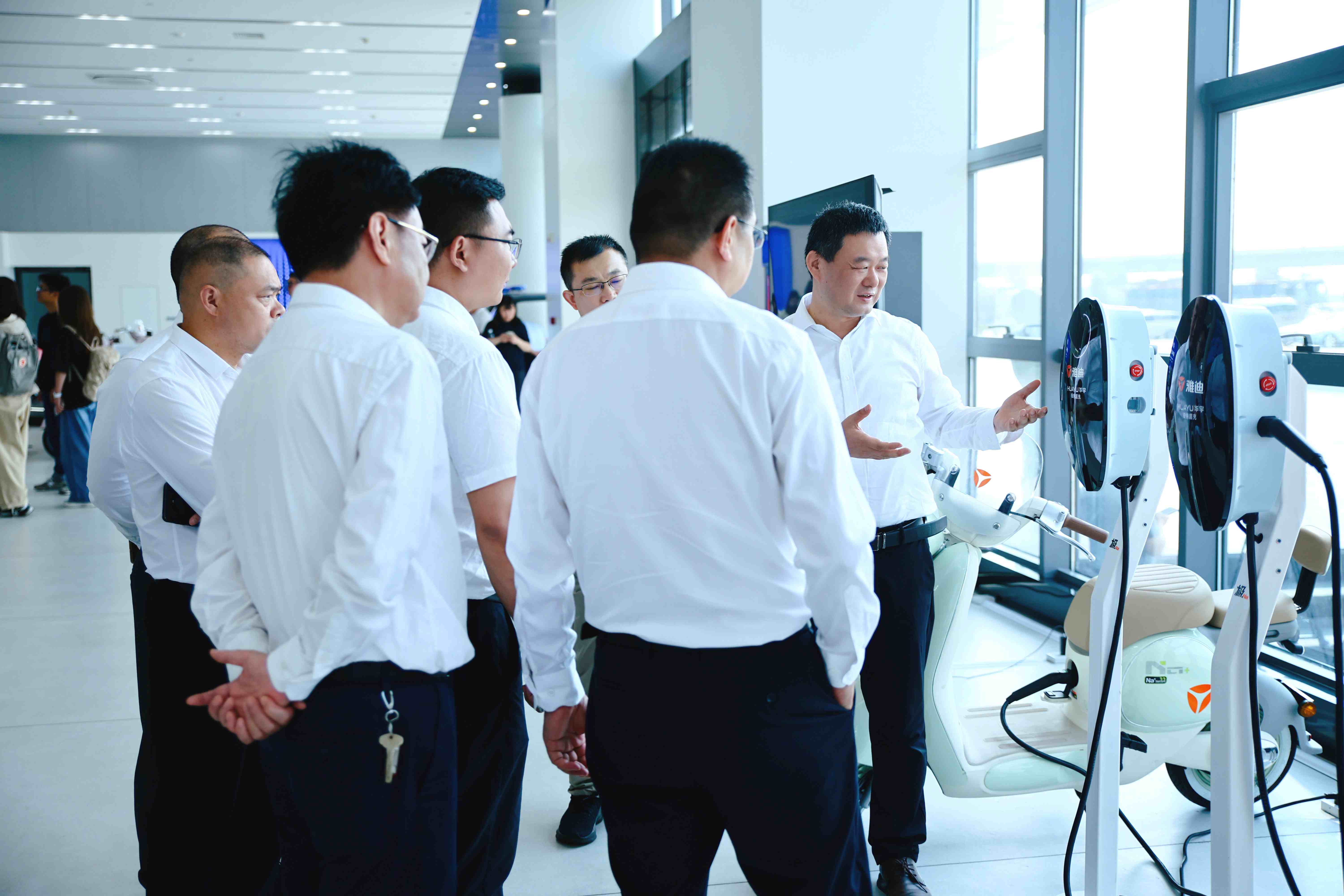 【中国教育在线】科技赋能绿色出行！雅迪携手开云在线登录app入口共建研发中心