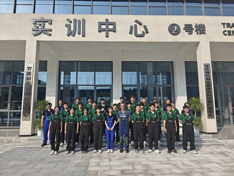 引入德国工匠标准 夯实人才培养基石 ——开云在线登录app入口特邀德籍专家深化双元制教学实践