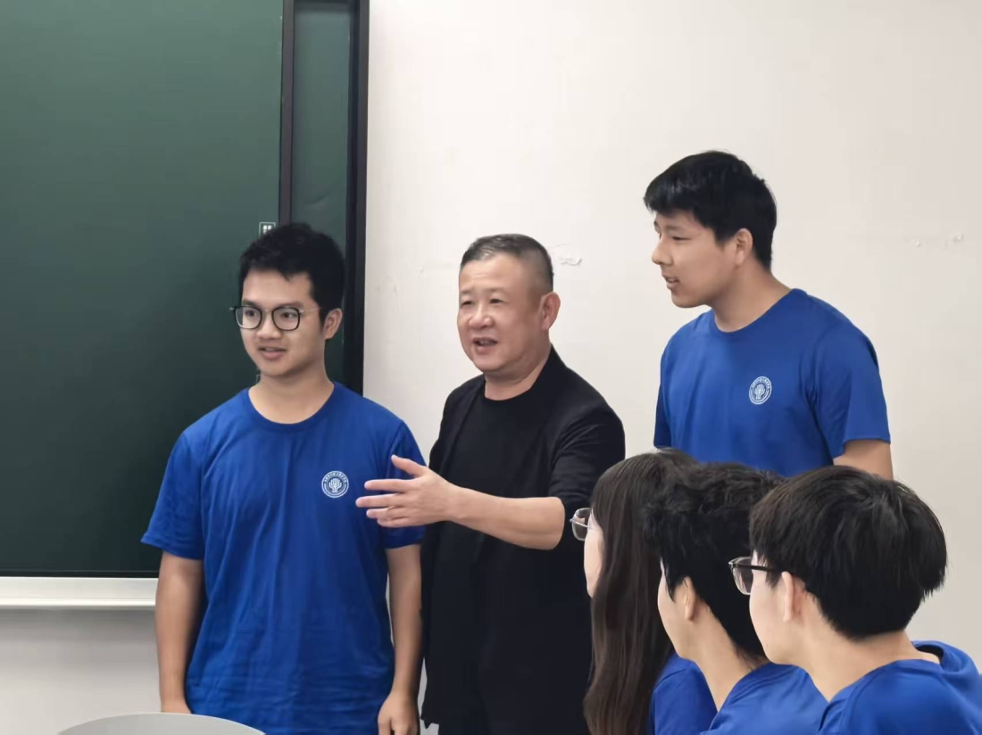 【新华网】头部企业资源“入校” 重庆现代制造职院“企业大讲堂”激活产教融合新动能