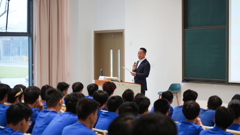 【上游新闻】头部企业资源“入校”，重庆现代制造职院“企业大讲堂”激活产教融合新动能