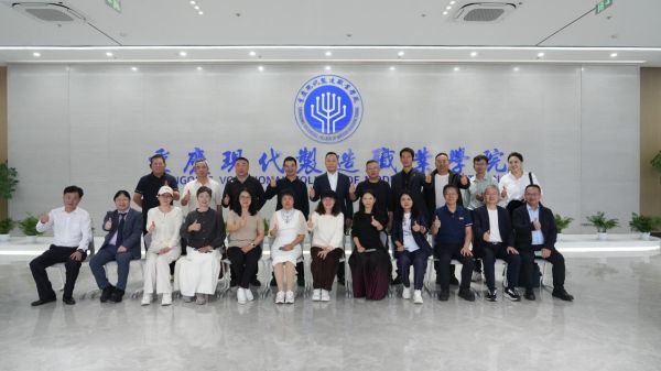 【新重庆】头部企业资源“入校”——开云在线登录app入口“企业大讲堂”激活产教融合新动能