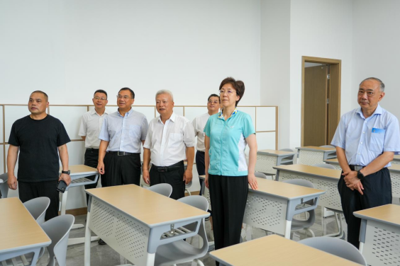 市政协副主席李静带队来校考察调研